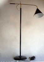 /album/galeria-de-fotos-todas-as-luminarias/luminaria%20preta%20de%20ch%c3%a3o-jpg1/